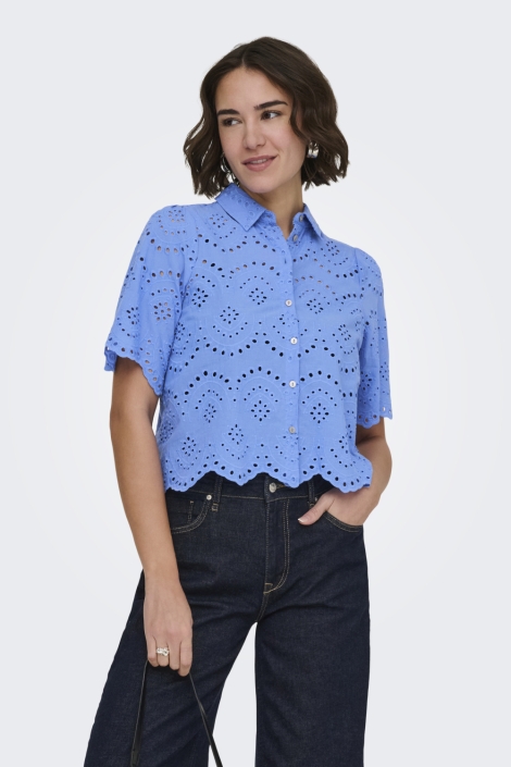 Only blauwe dames blouse | Model vooraanzicht