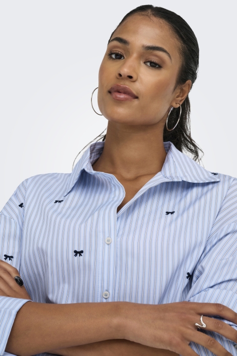 Only blauwe dames blouse | Close up