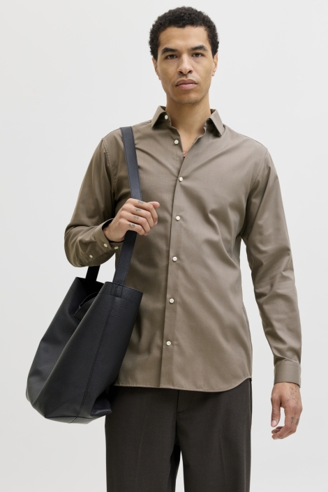 Jack & Jones bruine heren overhemd | Model vooraanzicht