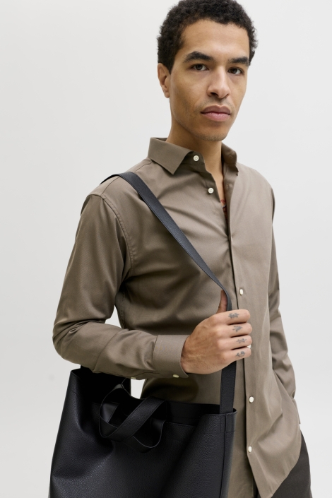 Jack & Jones bruine heren overhemd | Model vooraanzicht