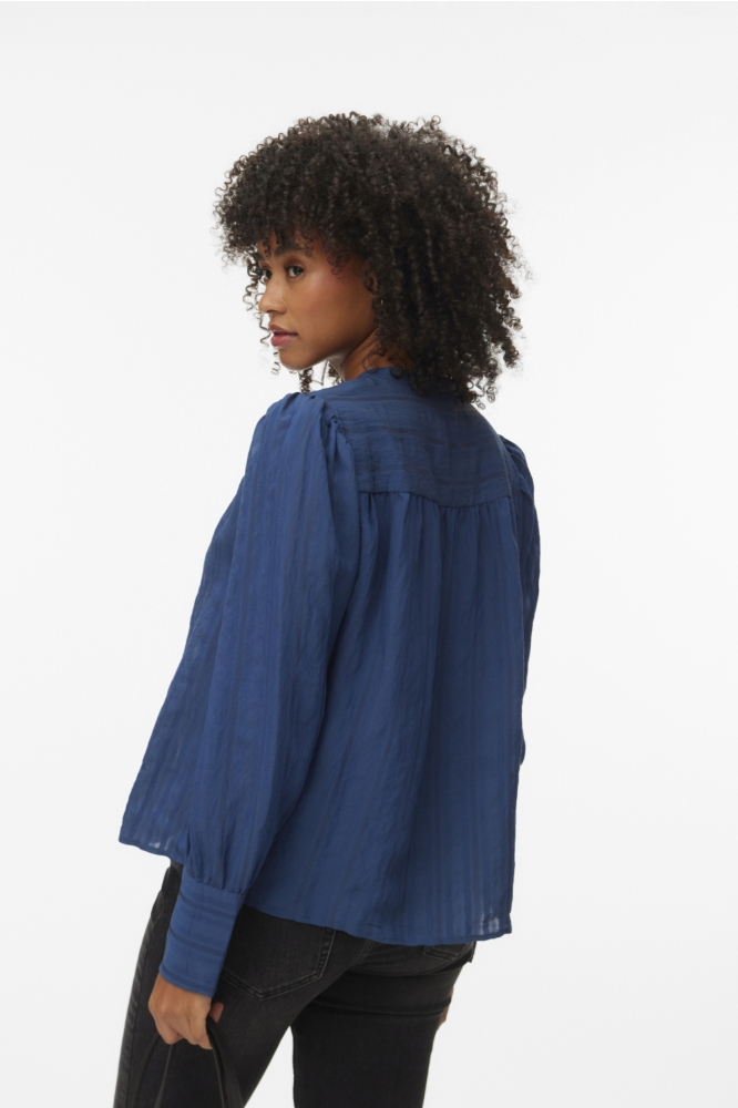 Vero Moda blauwe dames blouse | Model achteraanzicht
