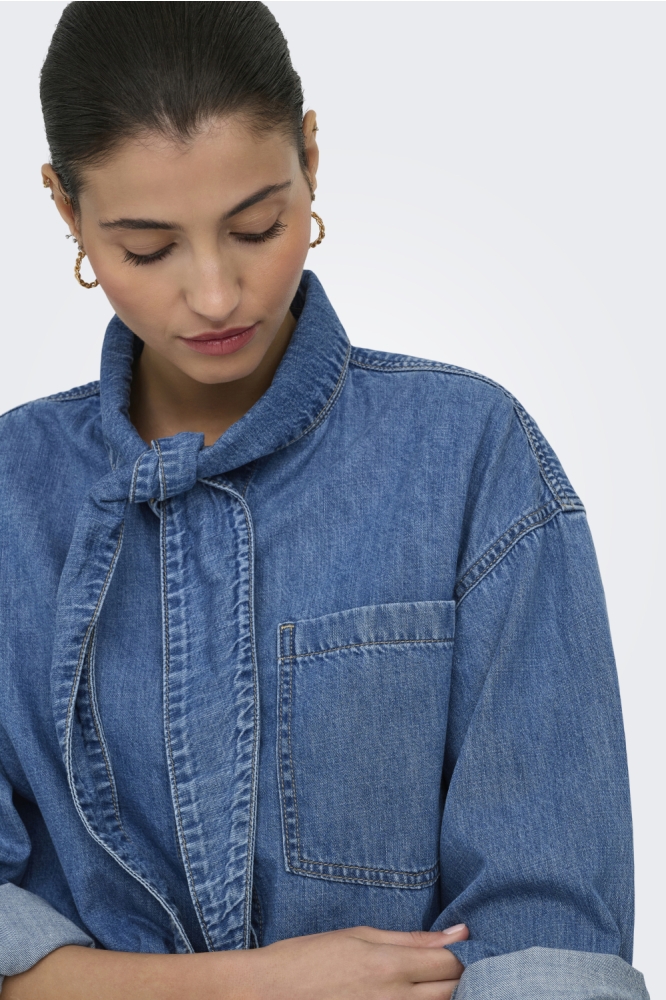 Only blauwe dames blouse | Close up
