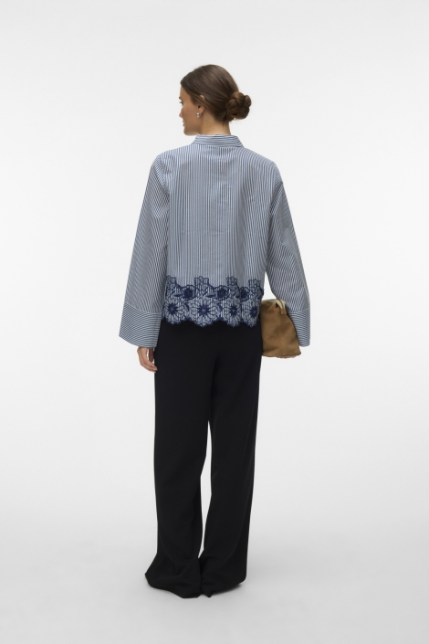 Vero Moda blauwe dames blouse | Model achteraanzicht