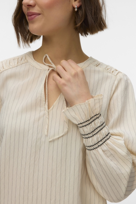 Vero Moda witte dames blouse | Close up