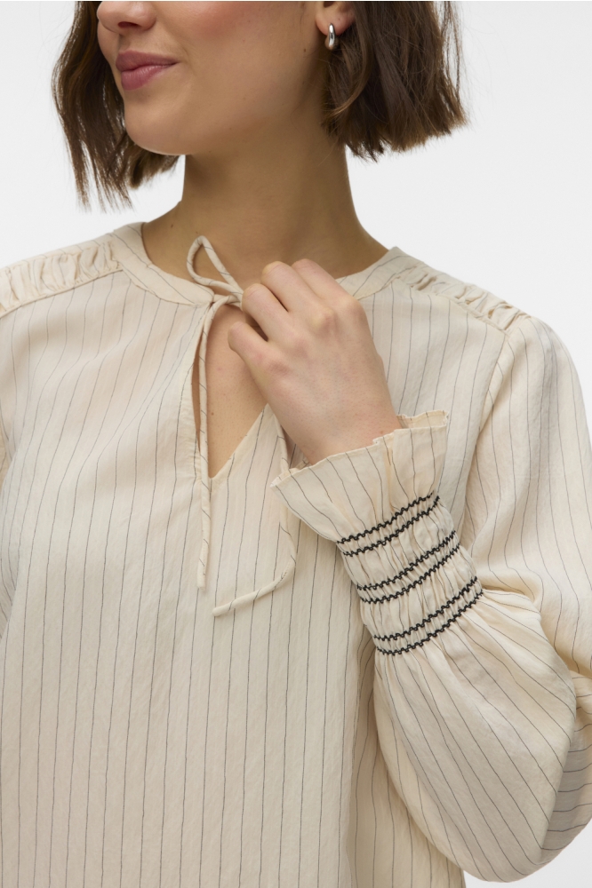 Vero Moda witte dames blouse | Close up