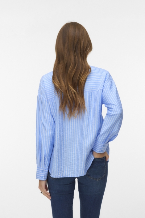 Vero Moda blauwe dames blouse | Model achteraanzicht