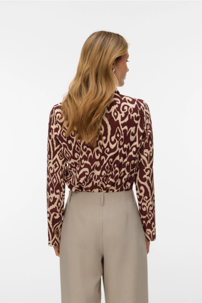 Vero Moda beige dames blouse | Model achteraanzicht