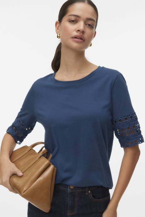 Vero Moda blauwe dames t-shirt | Model vooraanzicht