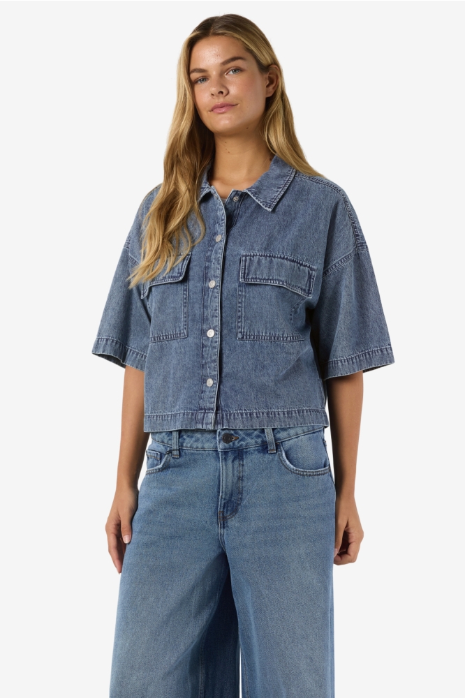 Noisy may blauwe dames blouse | Model vooraanzicht