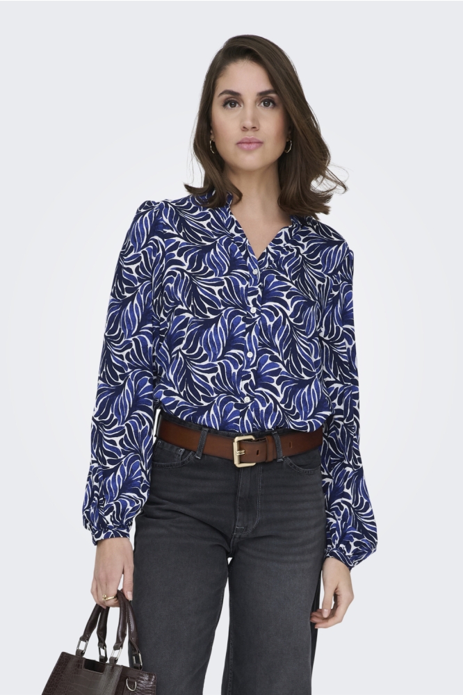 Only blauwe dames blouse | Model vooraanzicht