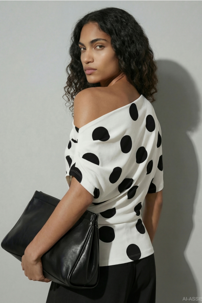 Hypedrop witte dames t-shirt | Model vooraanzicht