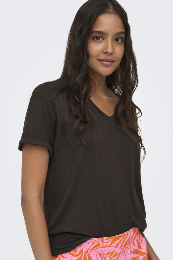 Jacqueline de Yong bruine dames t-shirt | Model zijaanzicht
