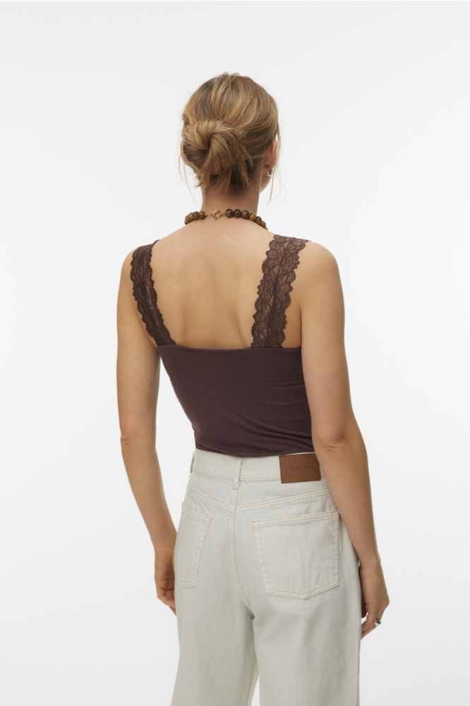 Vero Moda bruine dames top | Model achteraanzicht