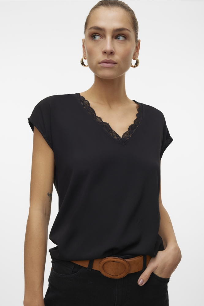 Vero Moda zwarte dames t-shirt | Model vooraanzicht