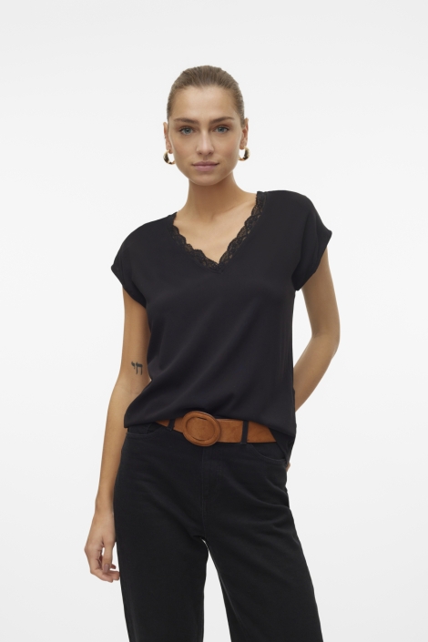 Vero Moda zwarte dames t-shirt | Model vooraanzicht