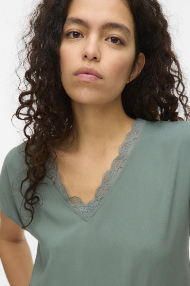Vero Moda groene dames t-shirt | Close up