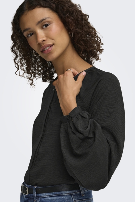 Jacqueline de Yong zwarte dames blouse | Model zijaanzicht
