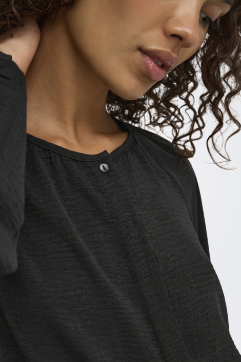 Jacqueline de Yong zwarte dames blouse | Close up