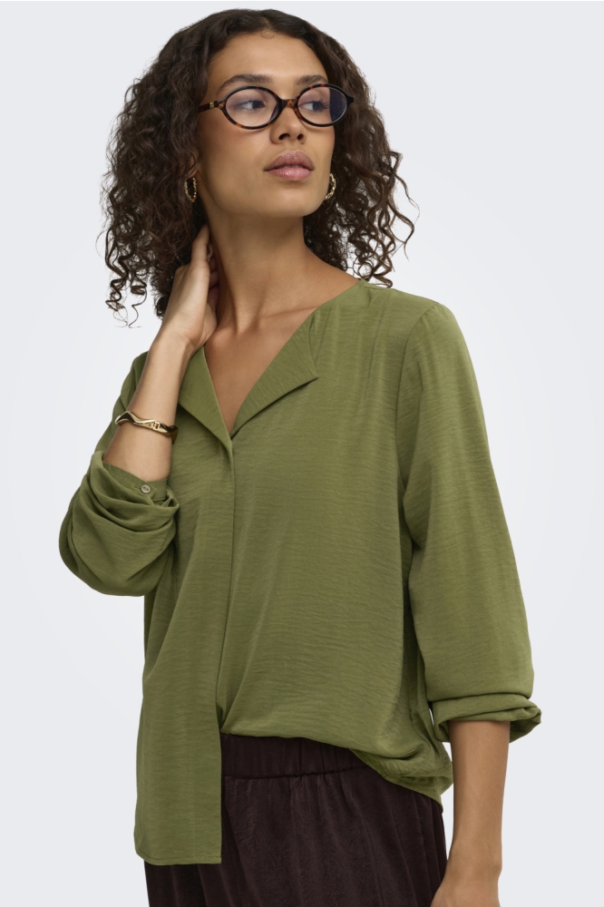 Jacqueline de Yong groene dames blouse | Model vooraanzicht