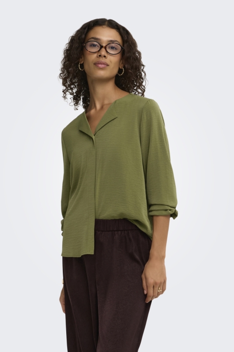 Jacqueline de Yong groene dames blouse | Model vooraanzicht