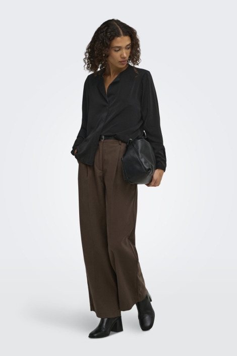 Jacqueline de Yong zwarte dames blouse | Model