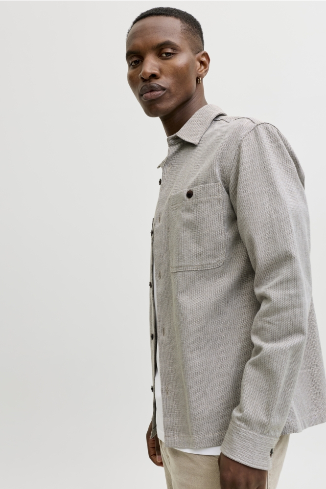 Jack & Jones beige heren overhemd | Model zijaanzicht