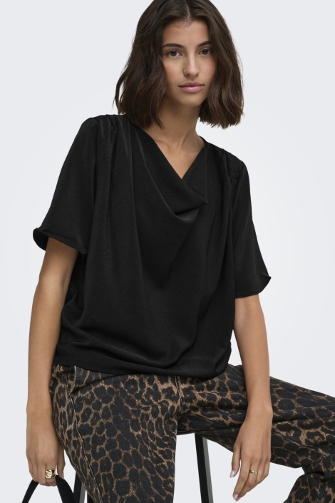 Jacqueline de Yong zwarte dames t-shirt | Model vooraanzicht