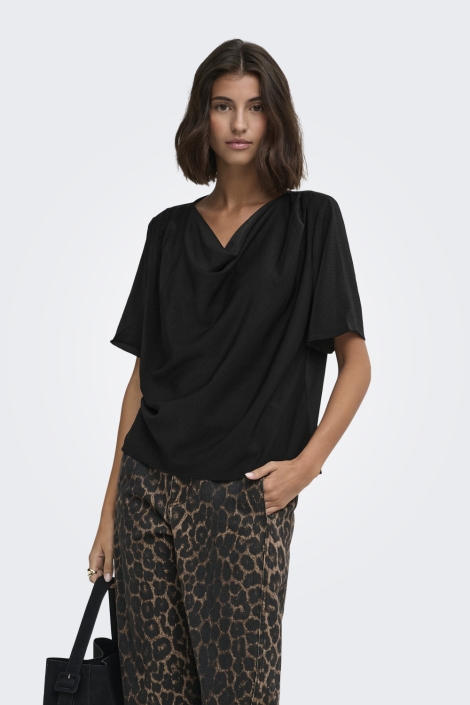 Jacqueline de Yong zwarte dames t-shirt | Model vooraanzicht