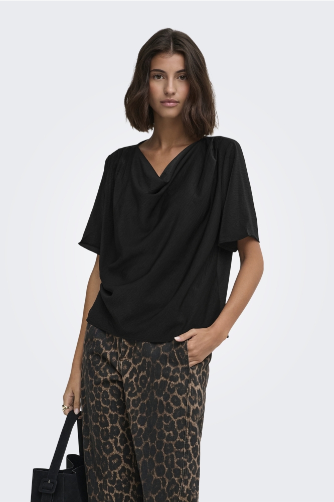 Jacqueline de Yong zwarte dames t-shirt | Model vooraanzicht