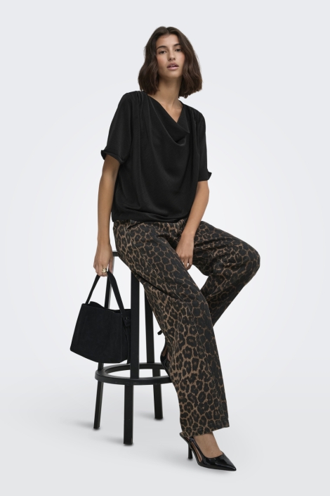 Jacqueline de Yong zwarte dames t-shirt | Model