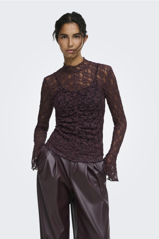 Jacqueline de Yong paarse dames top | Model vooraanzicht
