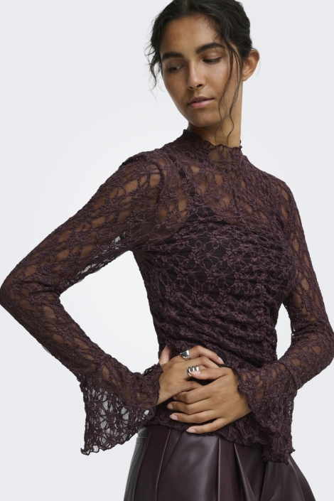 Jacqueline de Yong paarse dames top | Model vooraanzicht