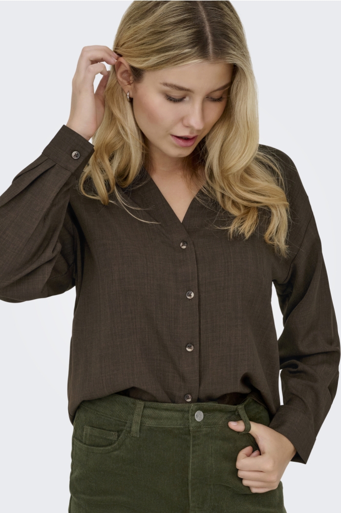 Jacqueline de Yong bruine dames blouse | Model vooraanzicht