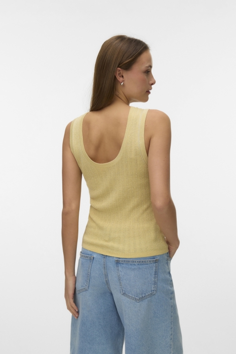 Vero Moda gele dames top | Model achteraanzicht