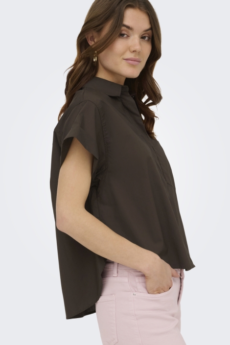 Only bruine dames blouse | Model zijaanzicht