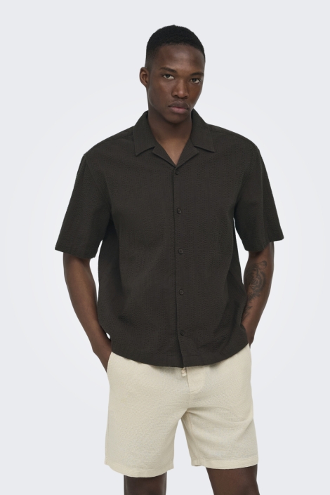 Only & Sons bruine heren overhemd | Model vooraanzicht