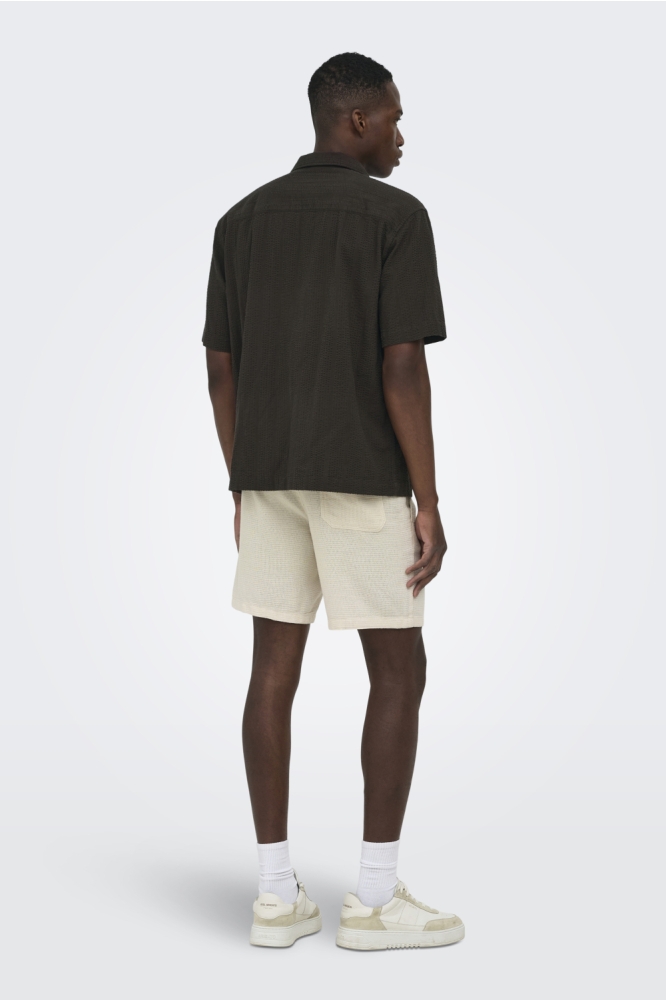 Only & Sons bruine heren overhemd | Model achteraanzicht
