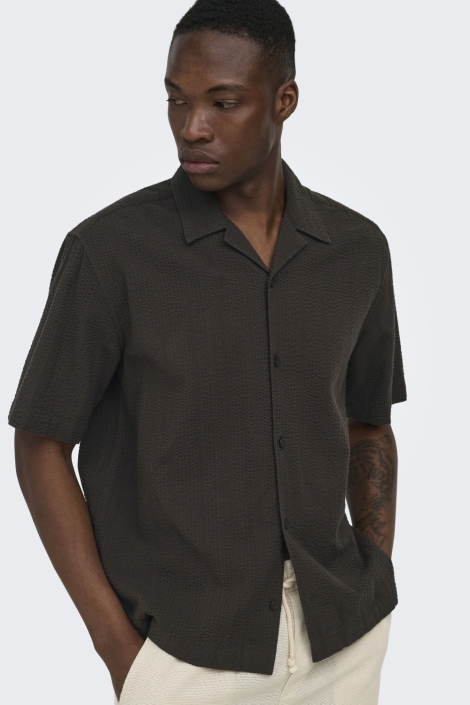 Only & Sons bruine heren overhemd | Model vooraanzicht