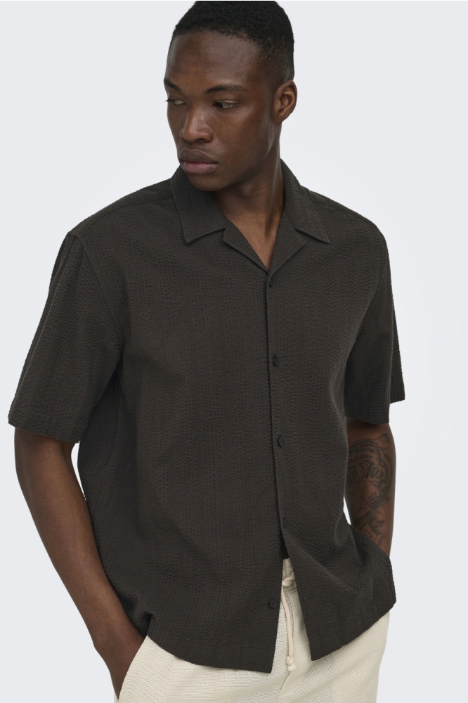 Only & Sons bruine heren overhemd | Model vooraanzicht