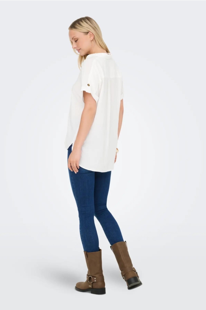Only witte dames blouse | Model achteraanzicht