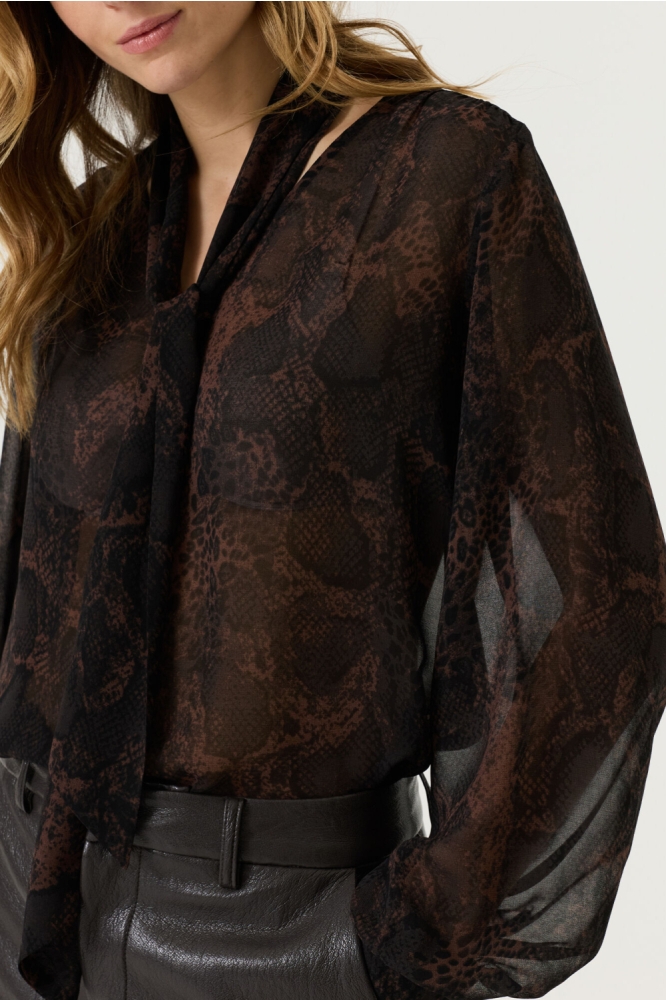 Garcia bruine dames blouse | Close up