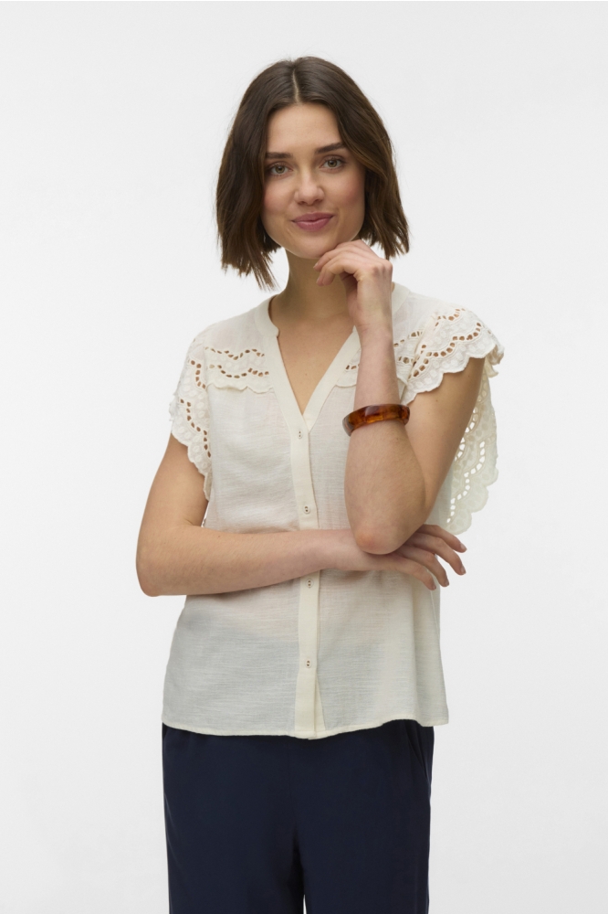 Vero Moda witte dames blouse | Model vooraanzicht