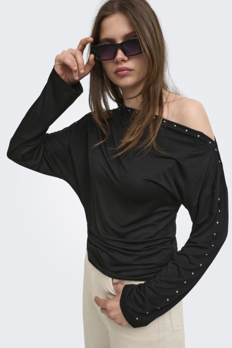Only zwarte dames t-shirt | Model vooraanzicht