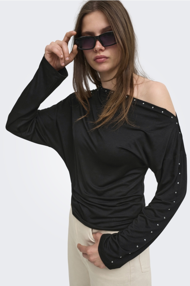 Only zwarte dames t-shirt | Model vooraanzicht