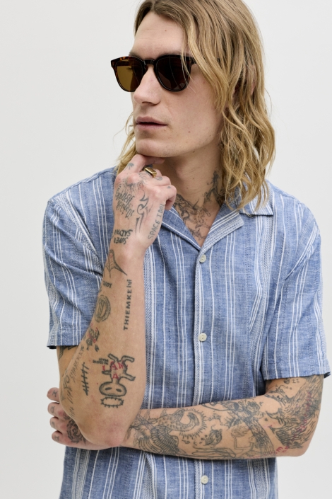 Jack & Jones blauwe heren overhemd | Model vooraanzicht