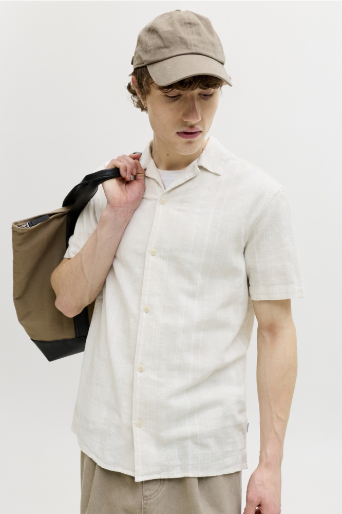 Jack & Jones beige heren overhemd | Model vooraanzicht