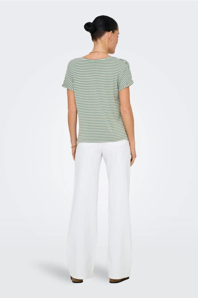 Jacqueline de Yong groene dames t-shirt | Model