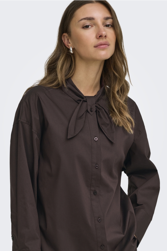 Jacqueline de Yong bruine dames blouse | Model vooraanzicht