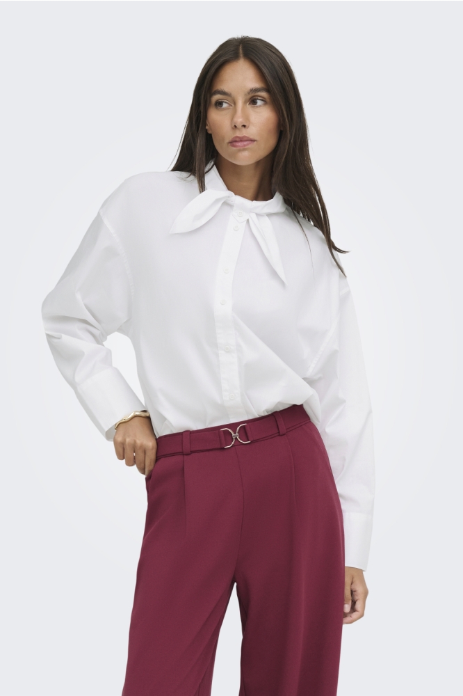 Jacqueline de Yong witte dames blouse | Model vooraanzicht