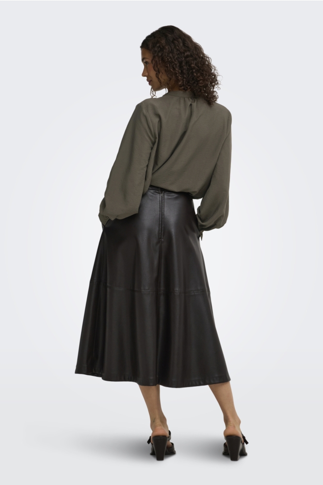 Jacqueline de Yong groene dames blouse | Model achteraanzicht